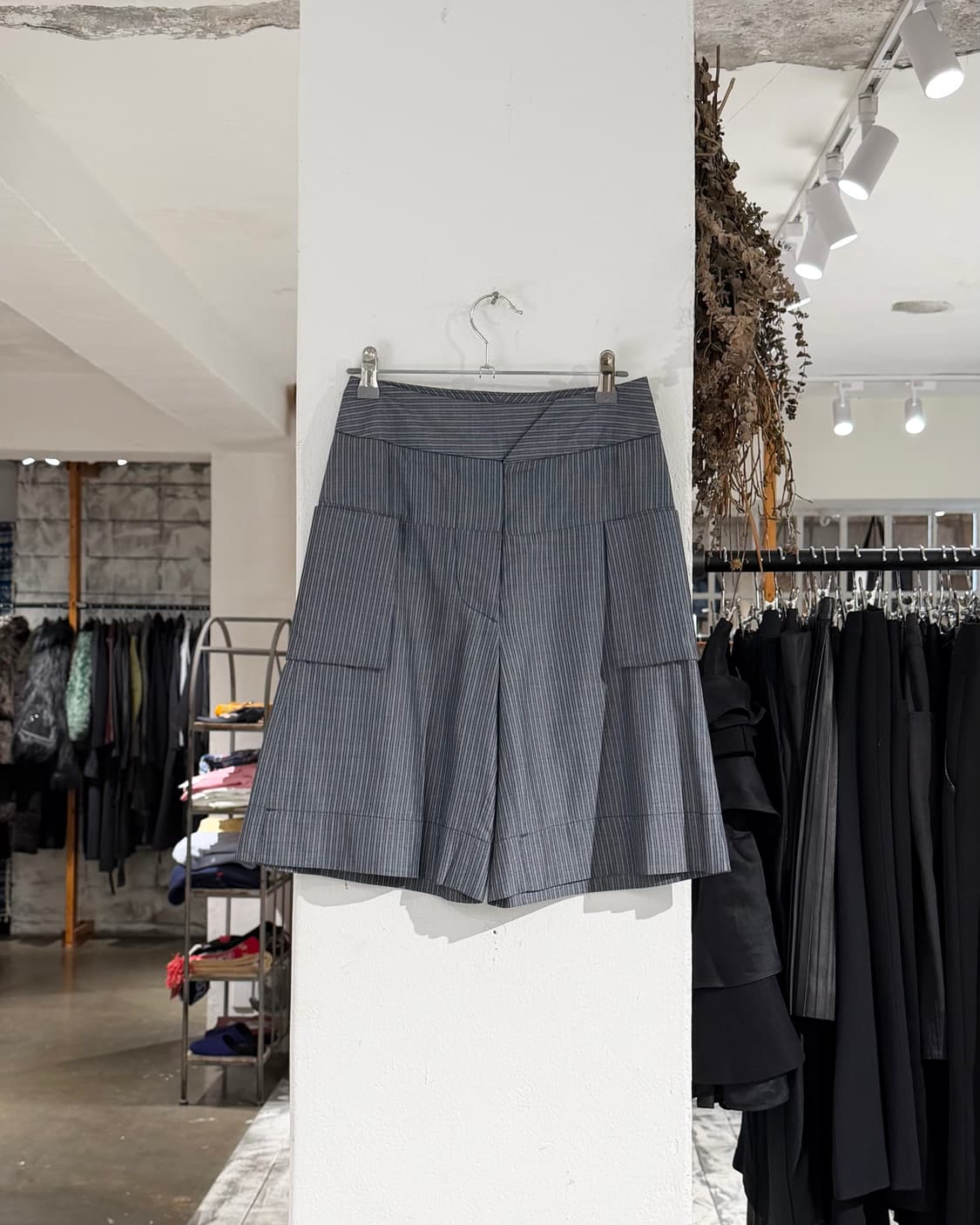 비비안웨스트우드 레드라벨 그레이 스트라이프 하프 팬츠 상품이미지1