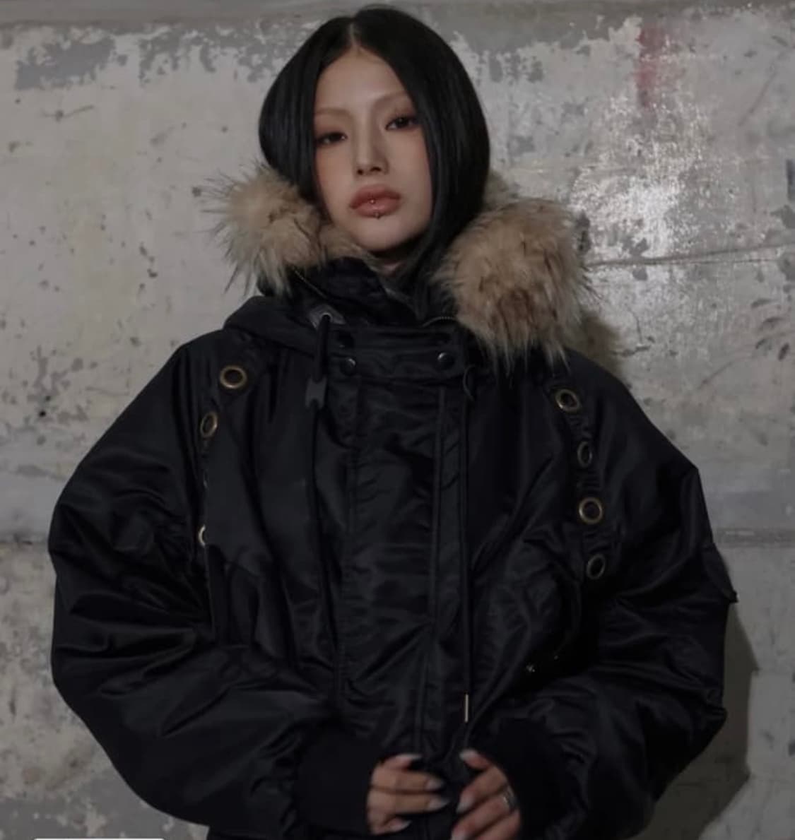 팬시클럽 아일렛 퍼 자켓 구해요 상품이미지1