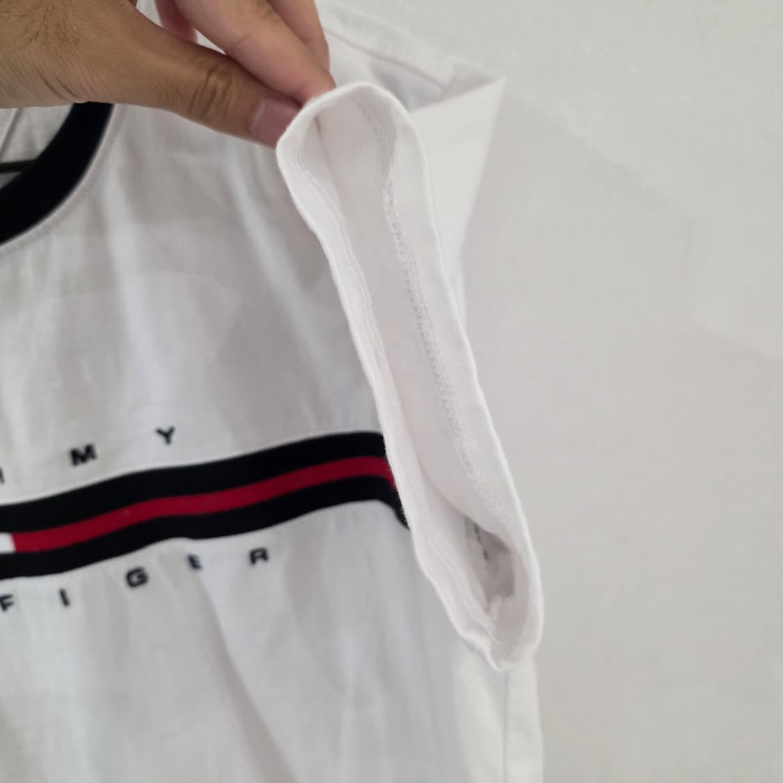 타미힐피거 흰색 로고 포인트 반팔티 S 상품이미지5