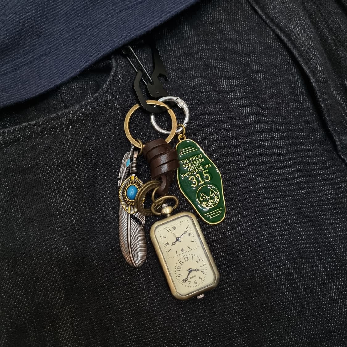 "Time Feather" 키링 keychain 상품이미지2