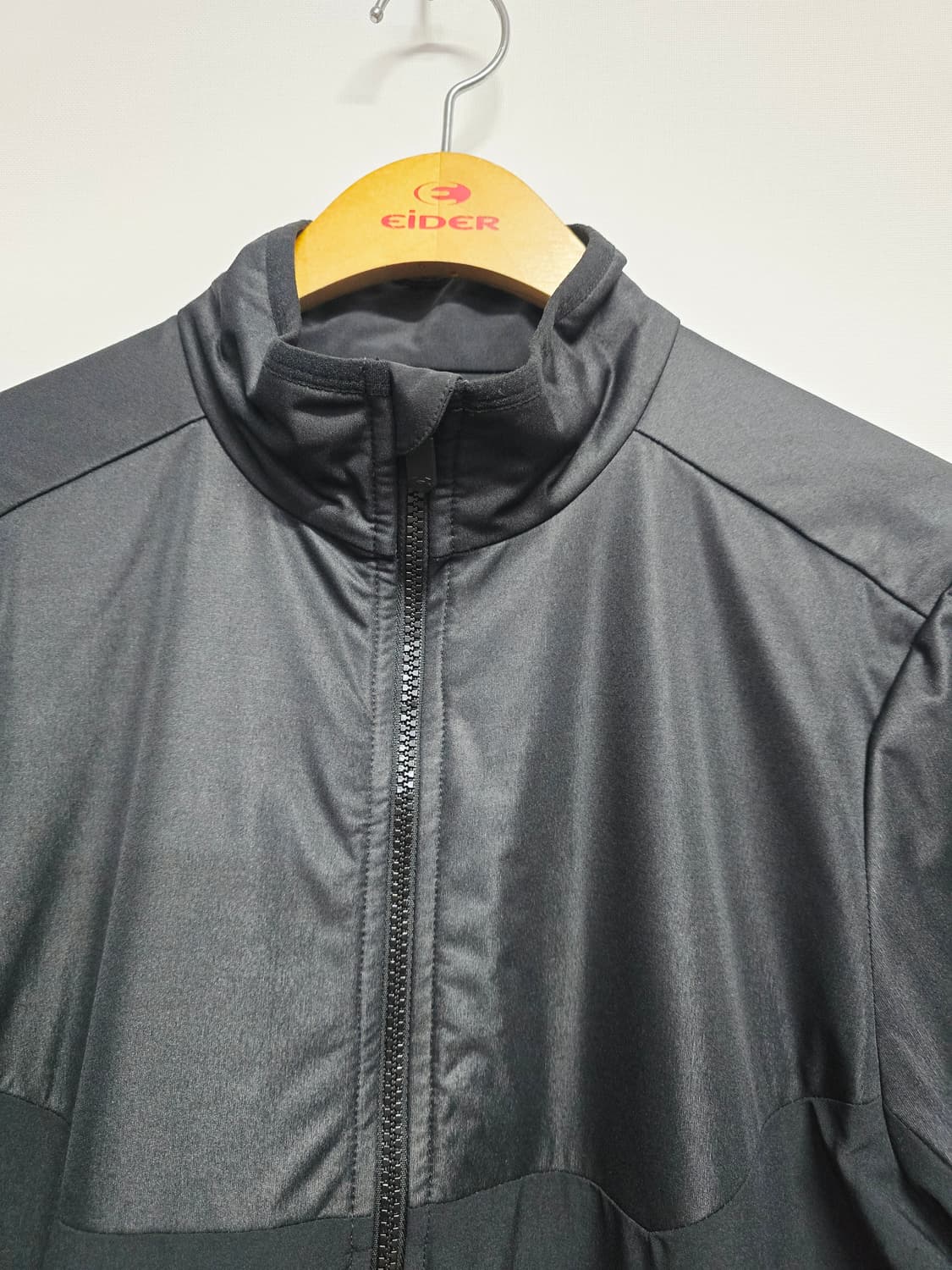 언더아머 블랙 바람막이 자켓 상품이미지2