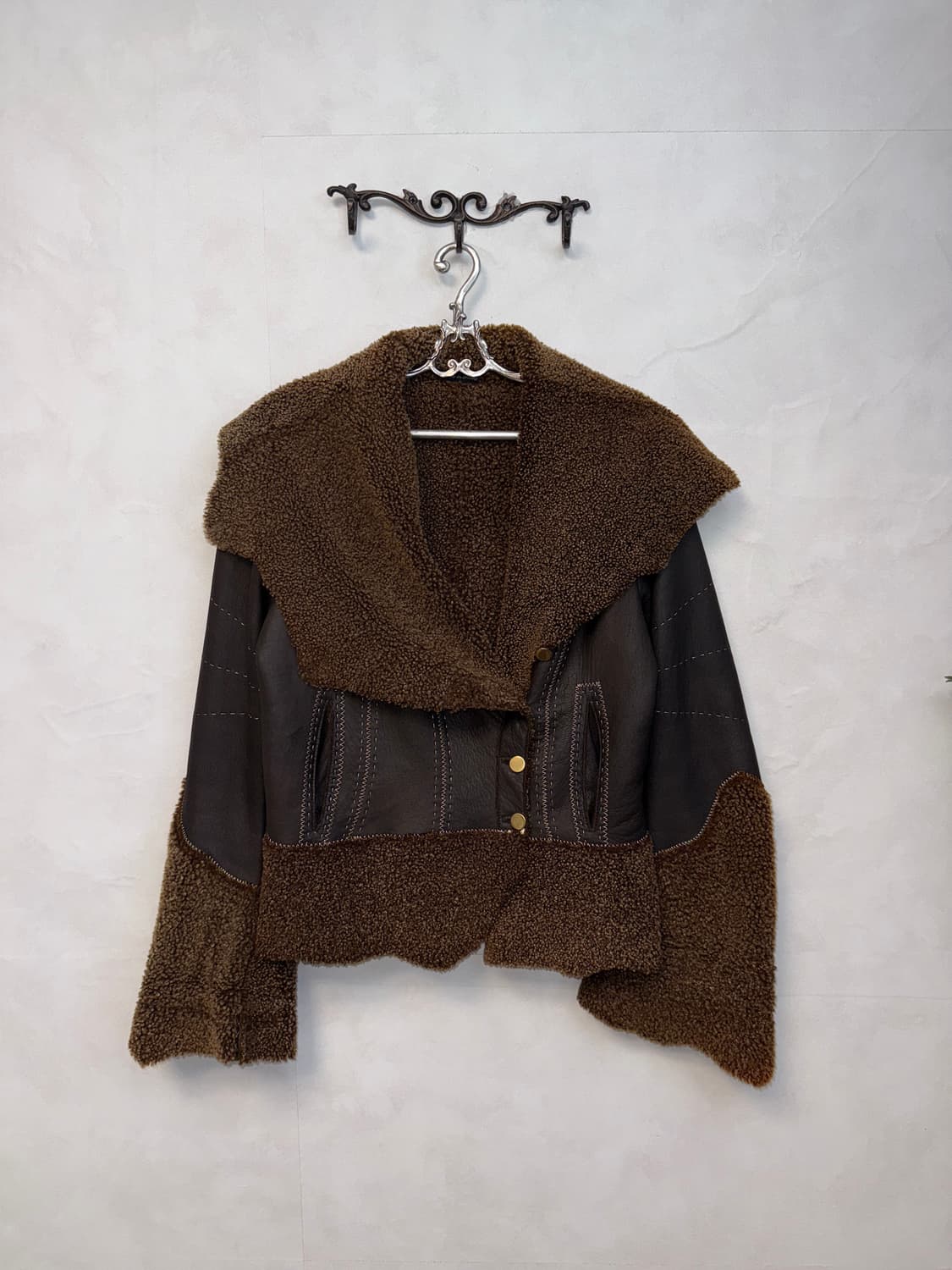 Dark brown lamb skin fur wide collar 무스탕 상품이미지1