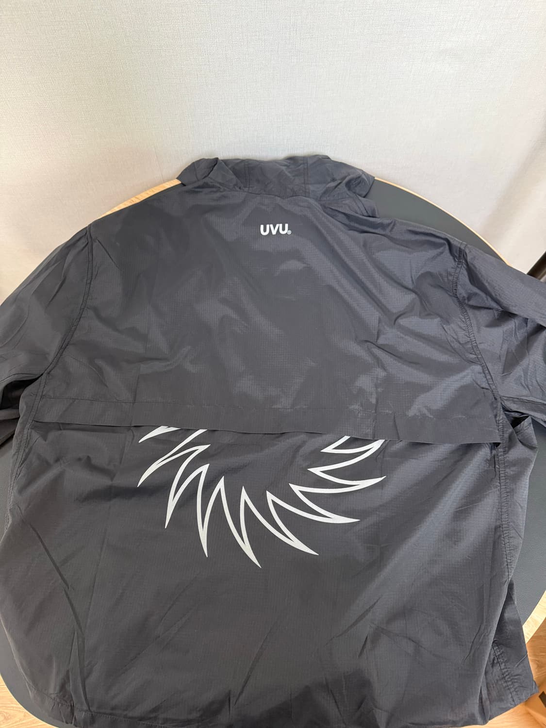 uvu windbraker M size 바람막이 상품이미지3