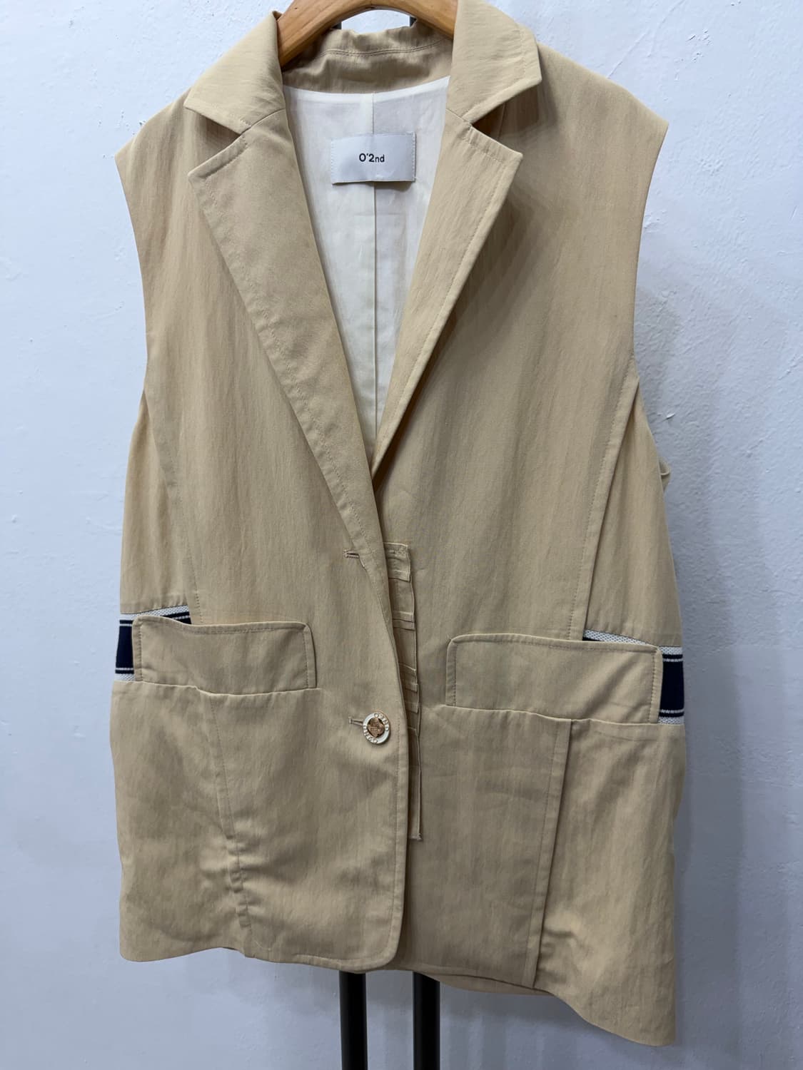 정품) O2ND 오즈세컨 한섬 22ss 레터링 베스트 자켓 76 상품이미지4