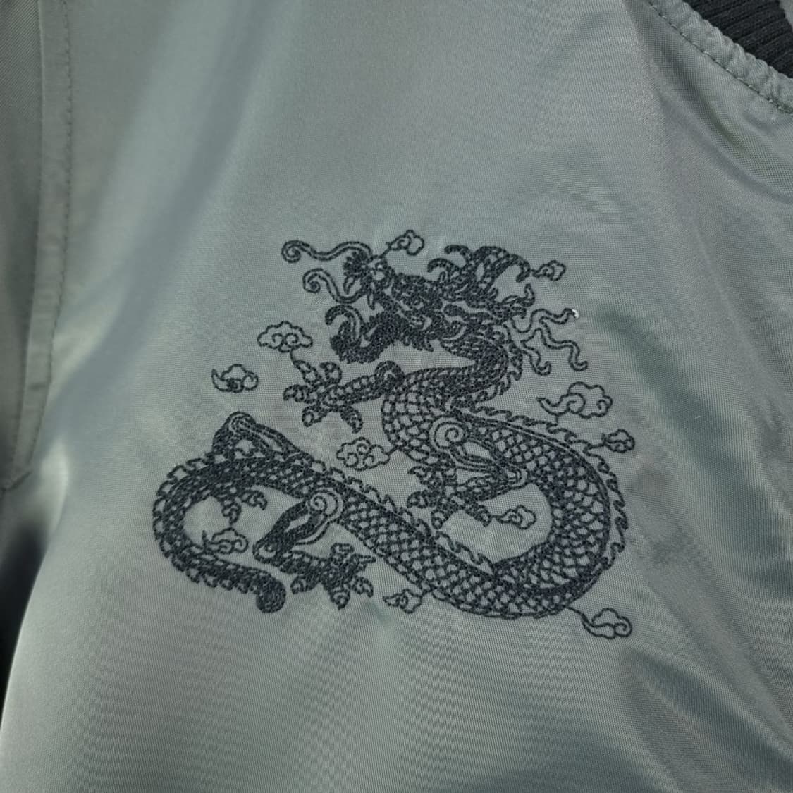 [에비수] 드래곤 용 자수 수베니어 봄버 스카쟌 자켓 챠콜 M19935 상품이미지7