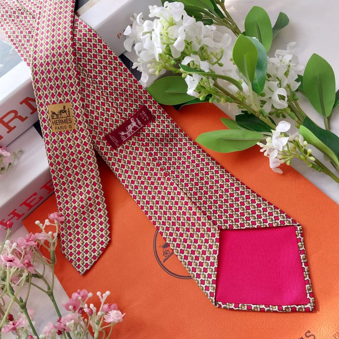 에르메스 실크 레드빛 핑크 패턴 넥타이 9cm A+등급 K1860
 상품이미지5