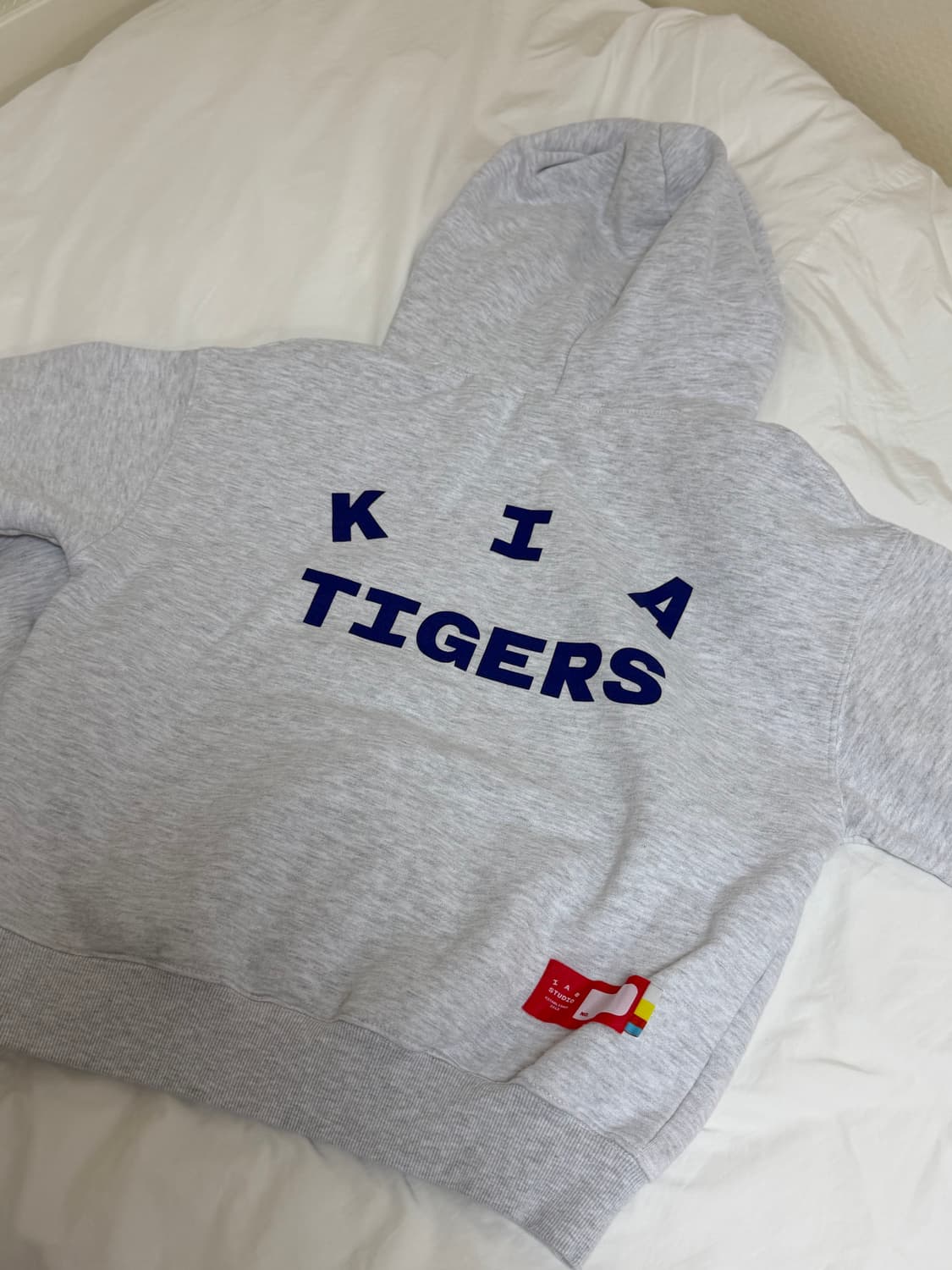 아이앱 스튜디오x기아타이거즈 후드티 상품이미지2