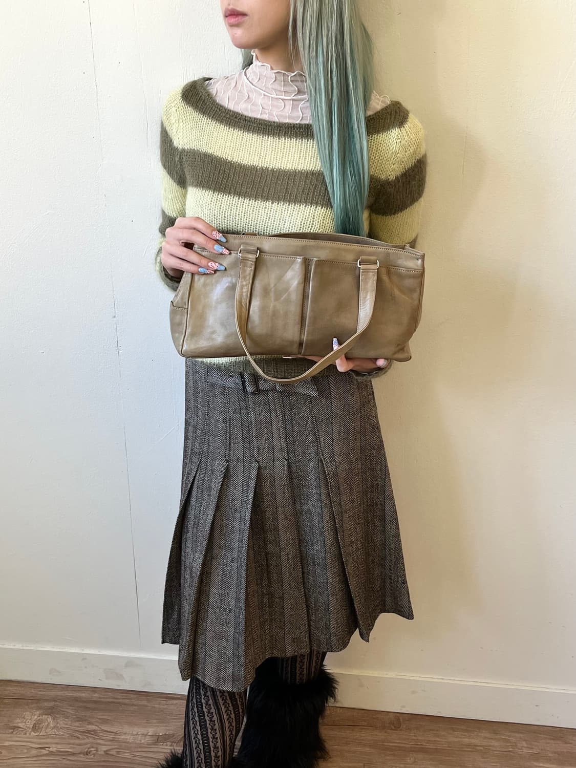 마가렛호웰 소가죽 숄더백 상품이미지3