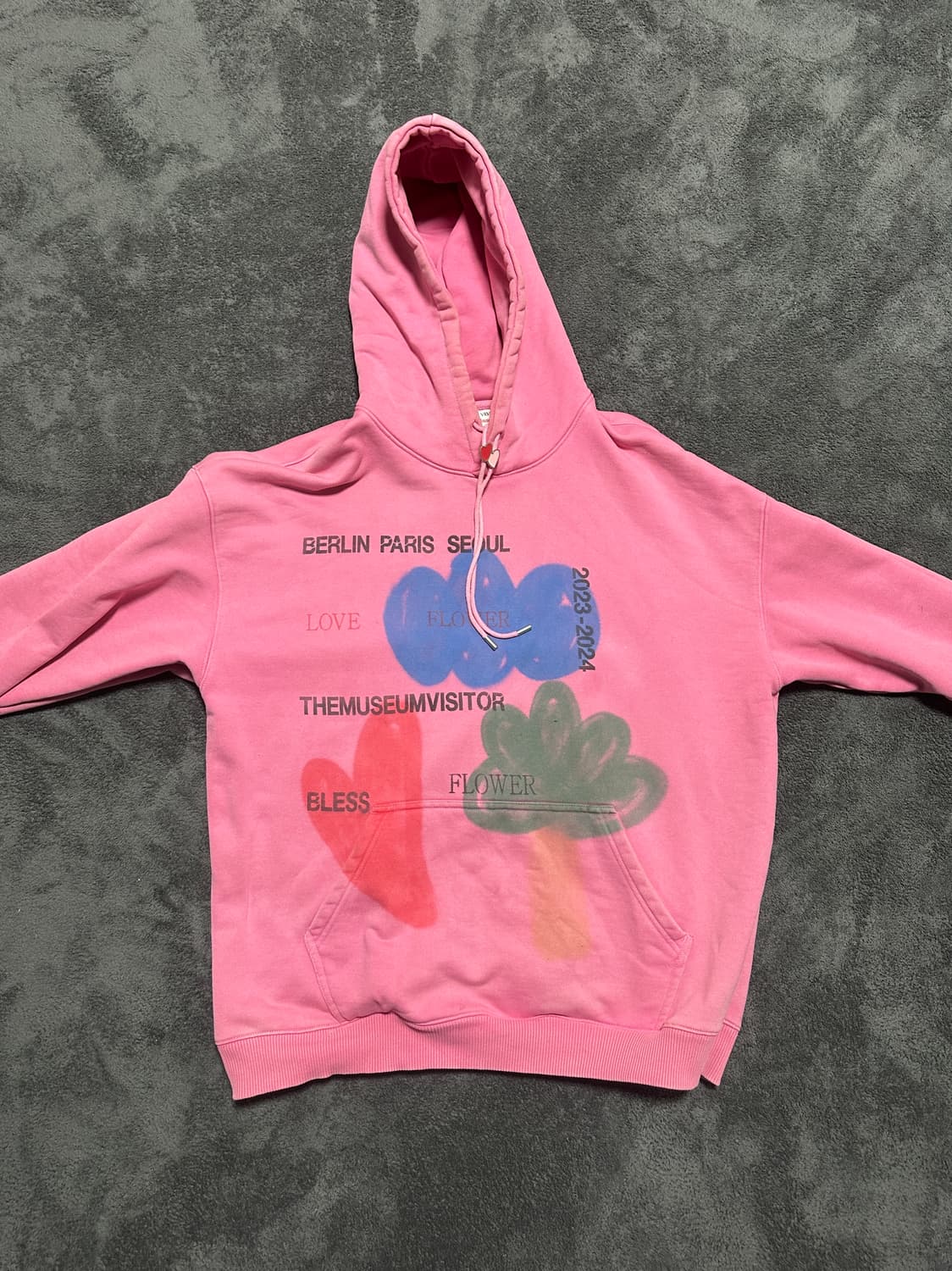 더뮤지엄비지터 스프레이 후드티 상품이미지2