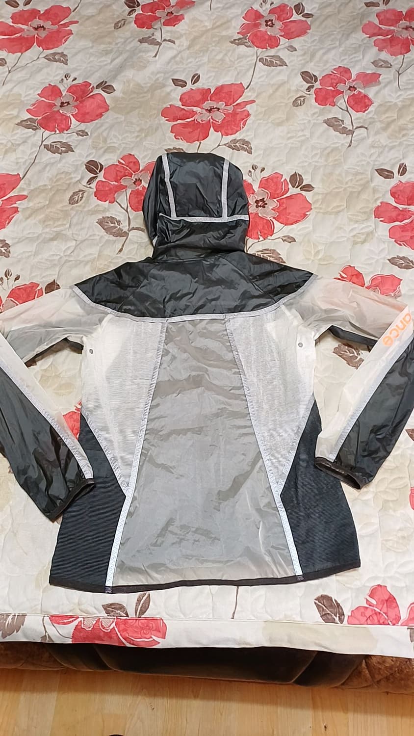 뉴발란스 매우얇은 런닝바람막이 85 여성55 가슴47 기장63 상품이미지7