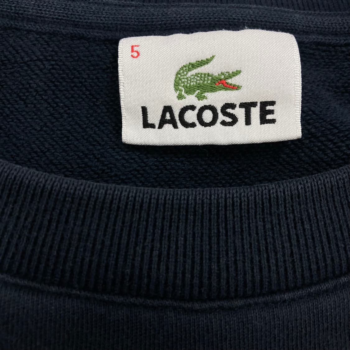 라코스테 네이비 컬러 스몰 로고 미니멀 맨투맨 상품이미지3