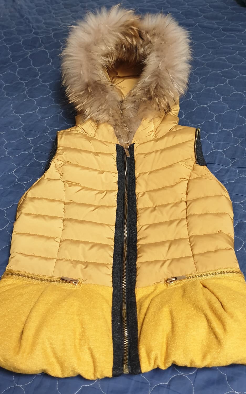 EGOIST 크롭 라쿤퍼 덕다운 경량 패딩 조끼 (55) 상품이미지1