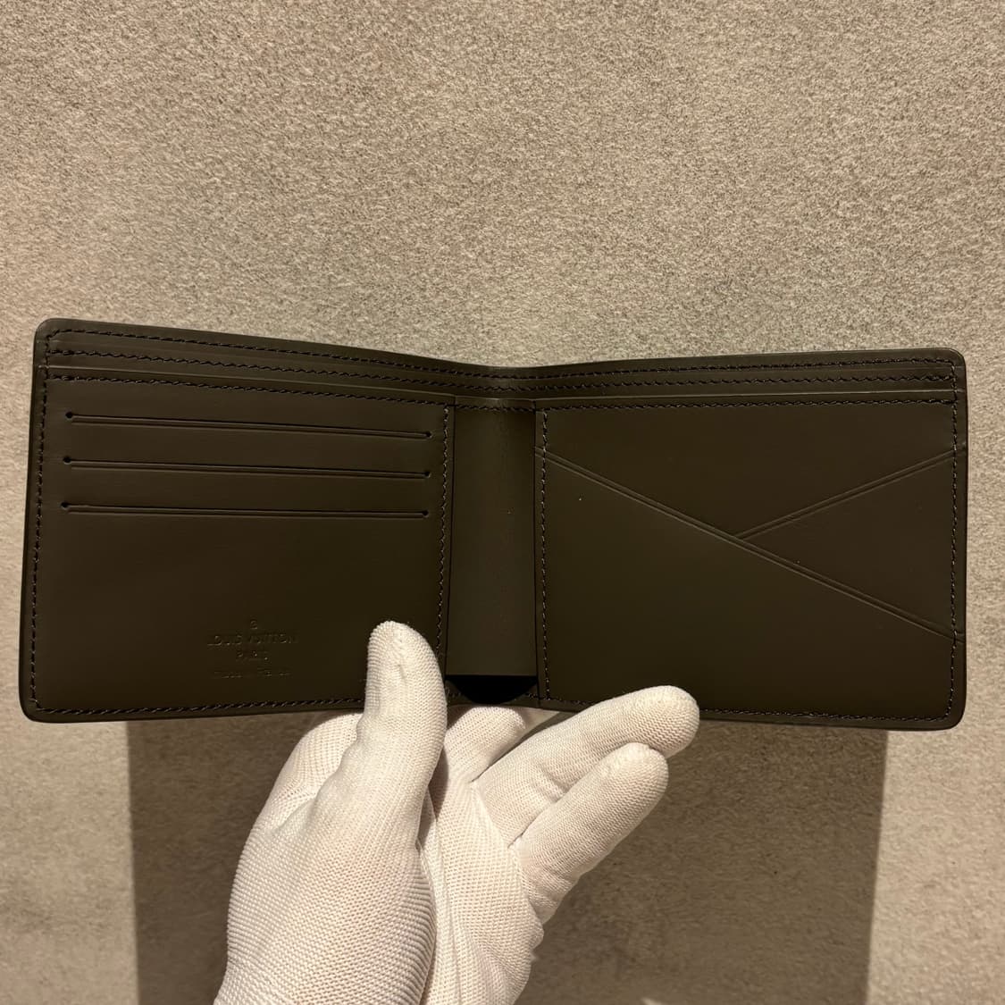 A+ / OS 루이비통 에어로그램 반지갑 그린 상품이미지7