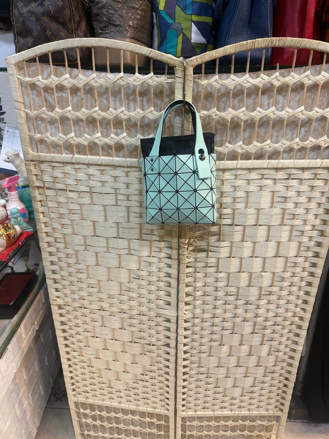 정품 바오바오 트랙 미니 토트백 팝니다 상품이미지1