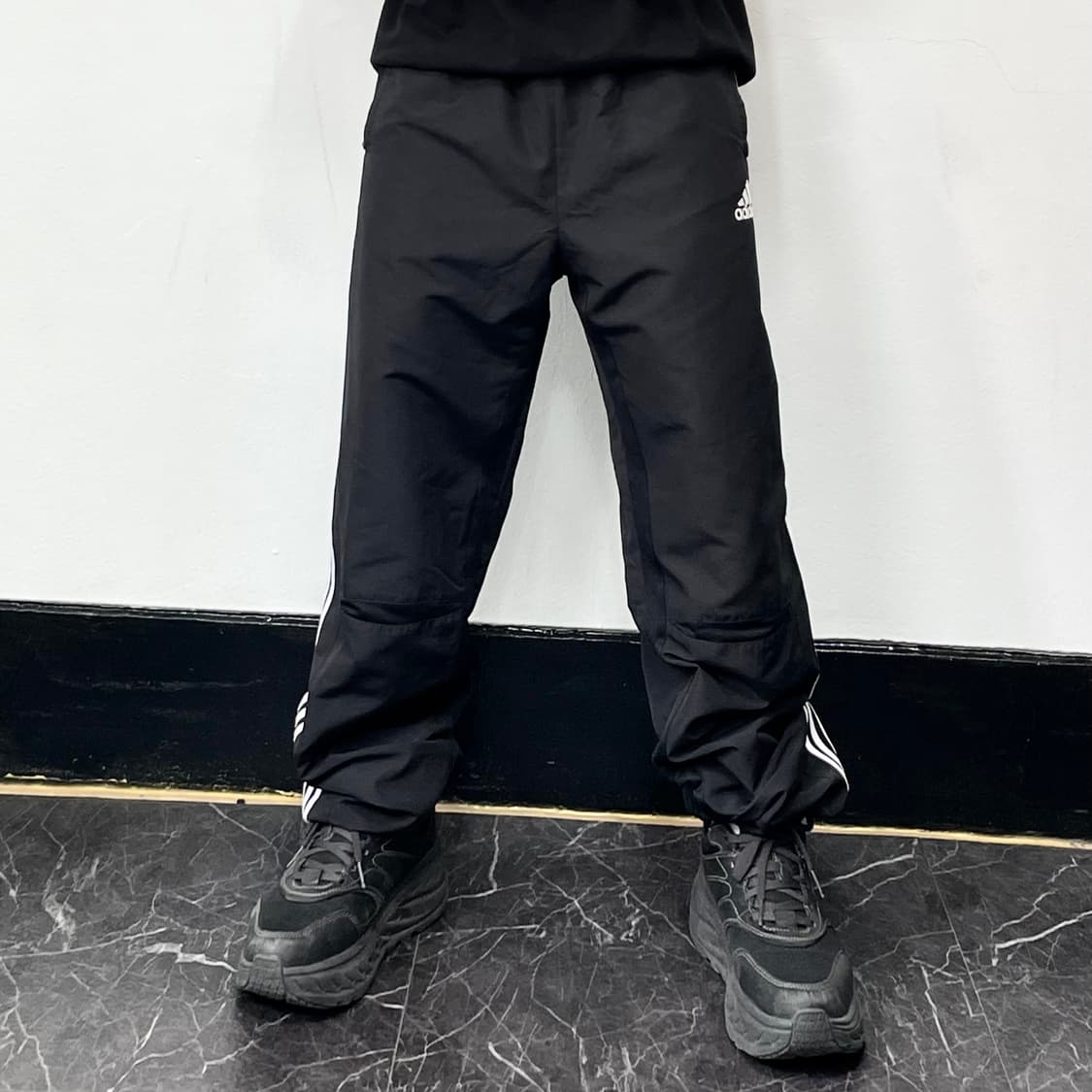 아디다스 블랙 삼선 와이드 조거 트랙팬츠 상품이미지2
