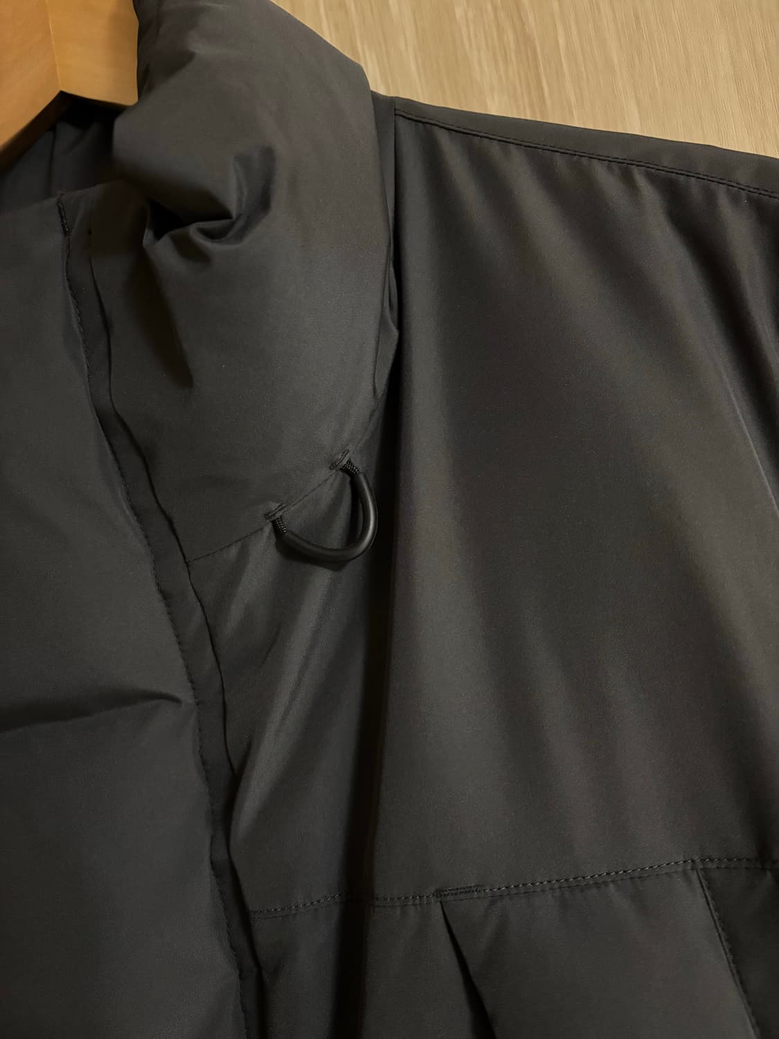 다이와피어39 GORE-TEX 윈드스토퍼 필드 다운베스트 챠콜 상품이미지2