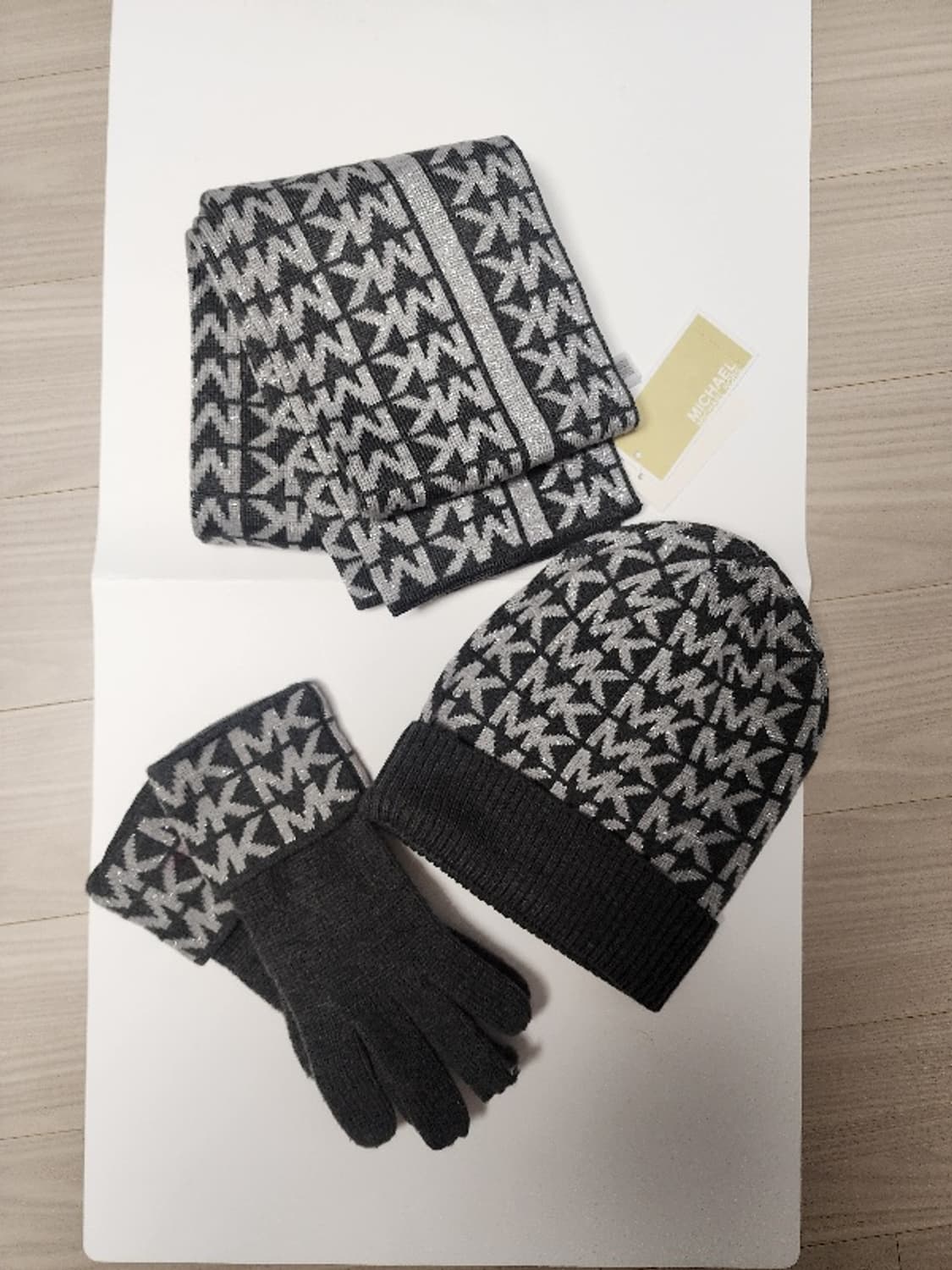 정품 마이클코어스 니트 머플러, 모자, 장갑 3종세트  상품이미지1