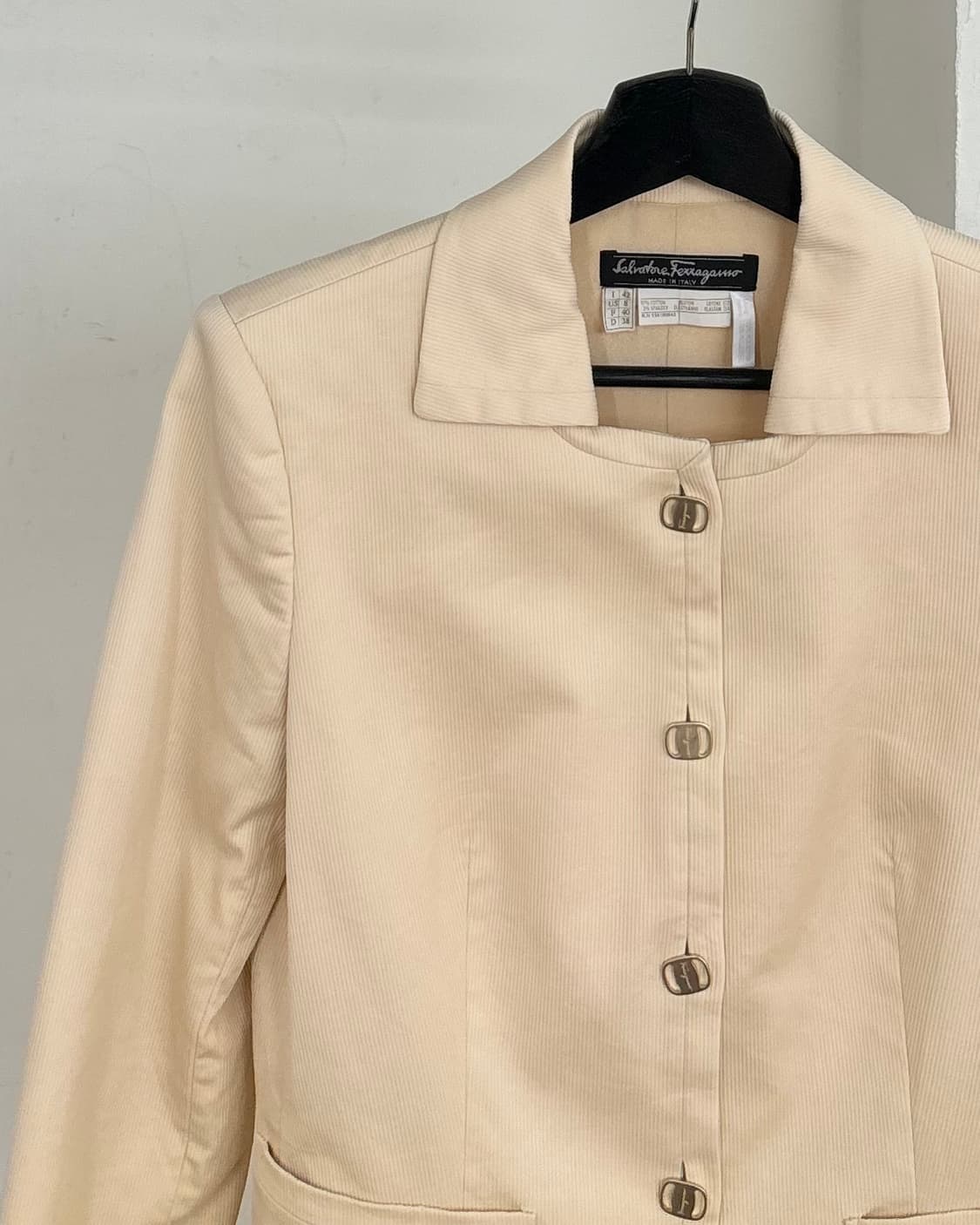 살바토레 페라가모 베이지 골지 골드 간치니 버튼 자켓 상품이미지3