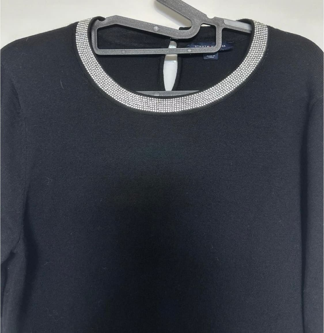 타미힐피거블랙 라운드넥 큐빅 포인트 니트 상품이미지2
