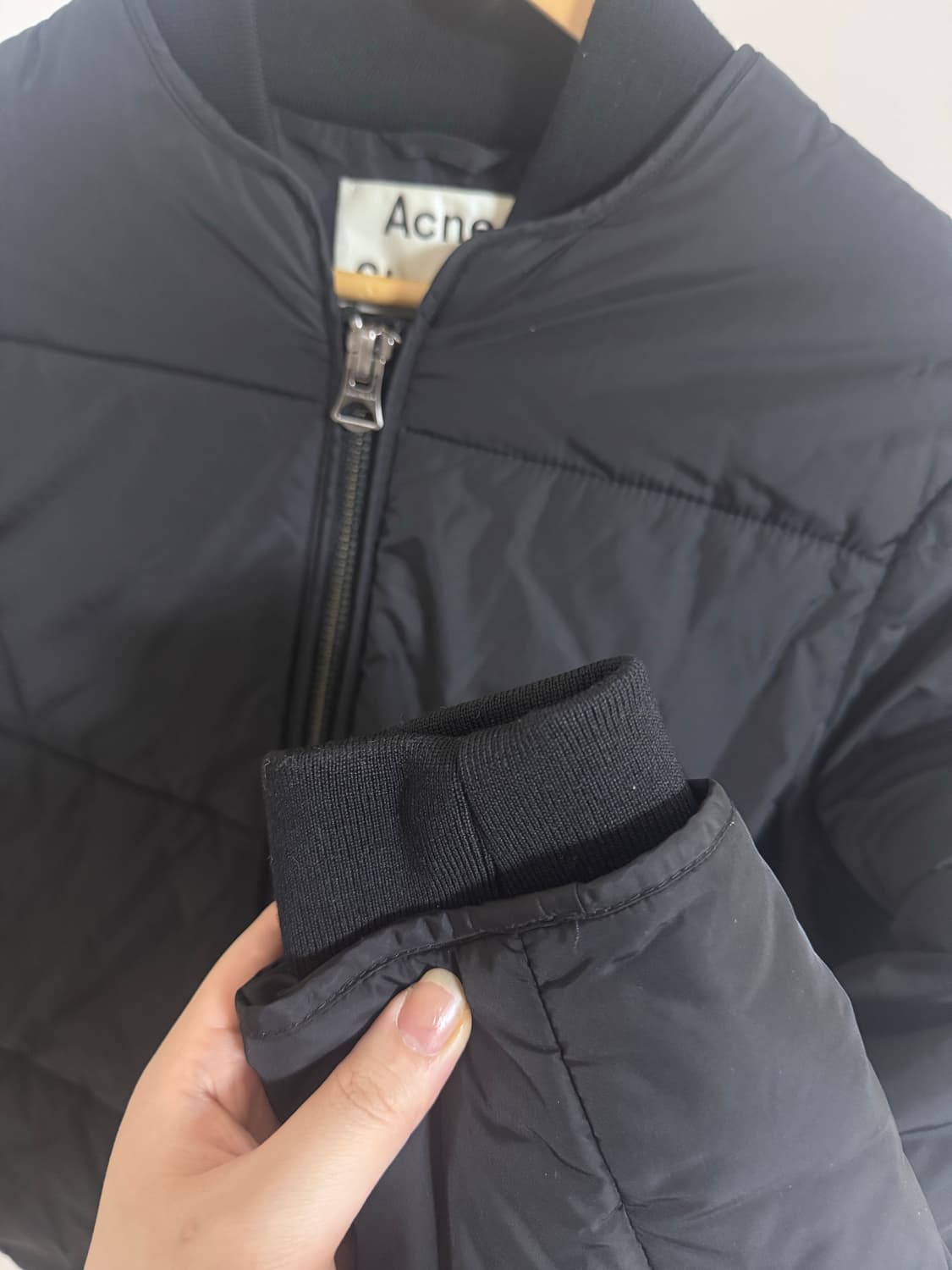 아크네스튜디오 SOPHIA PAW15 패딩 상품이미지4