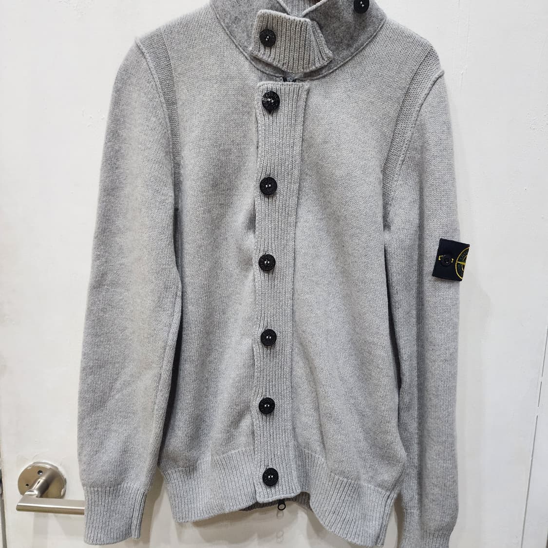 스톤아일랜드 와펜 하이넥 니트 버튼 가디건 M 그레이 상품이미지1