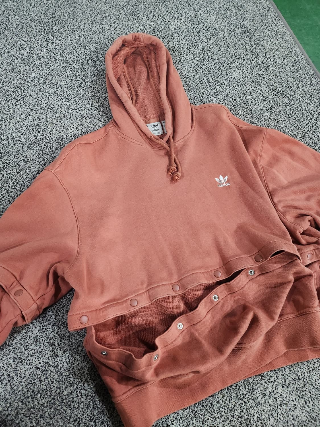 Adidas 오리지널 라인의 크롭 후드티  상품이미지4