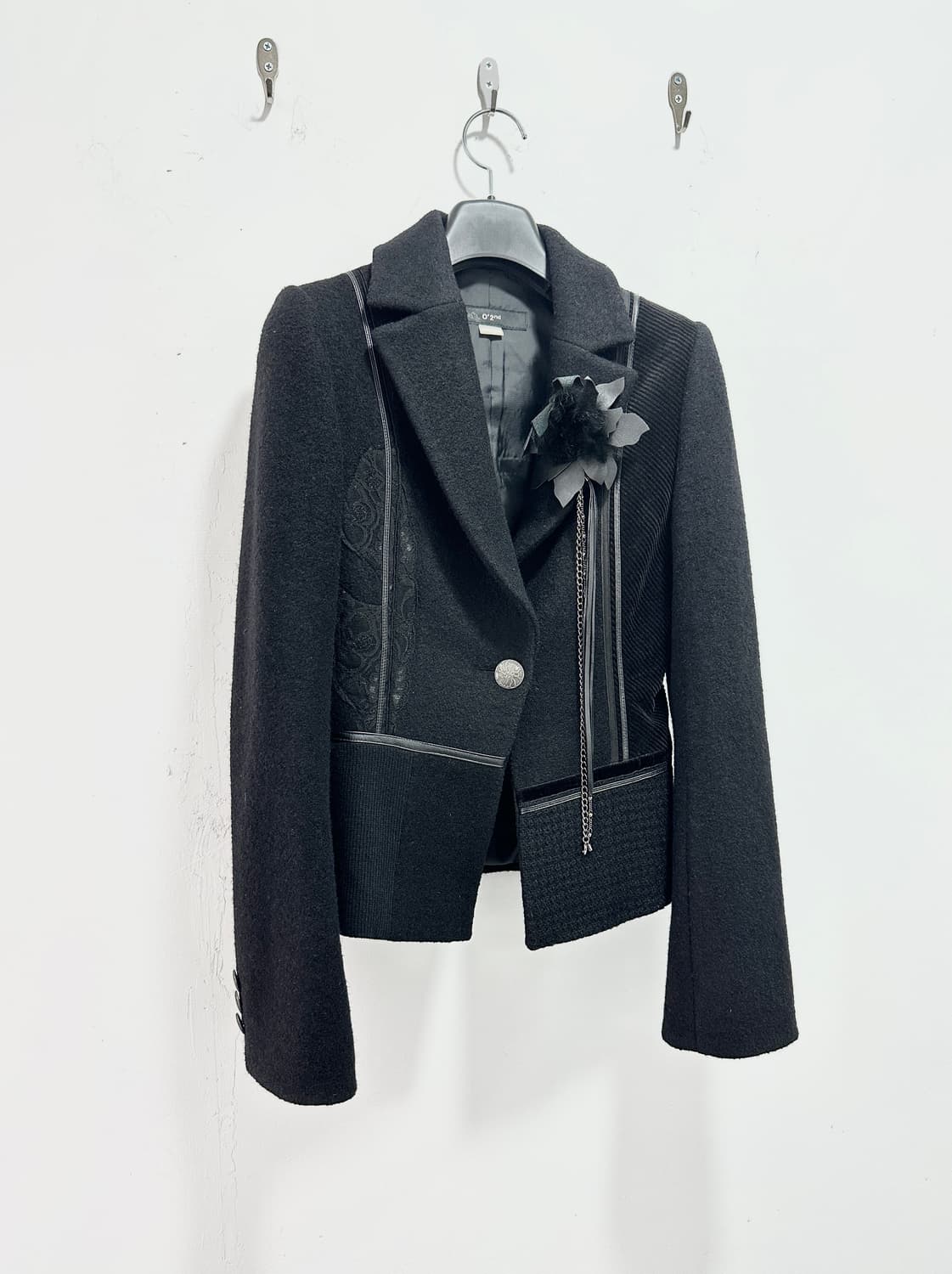 Brooch detail mixed texture jacket 상품이미지3