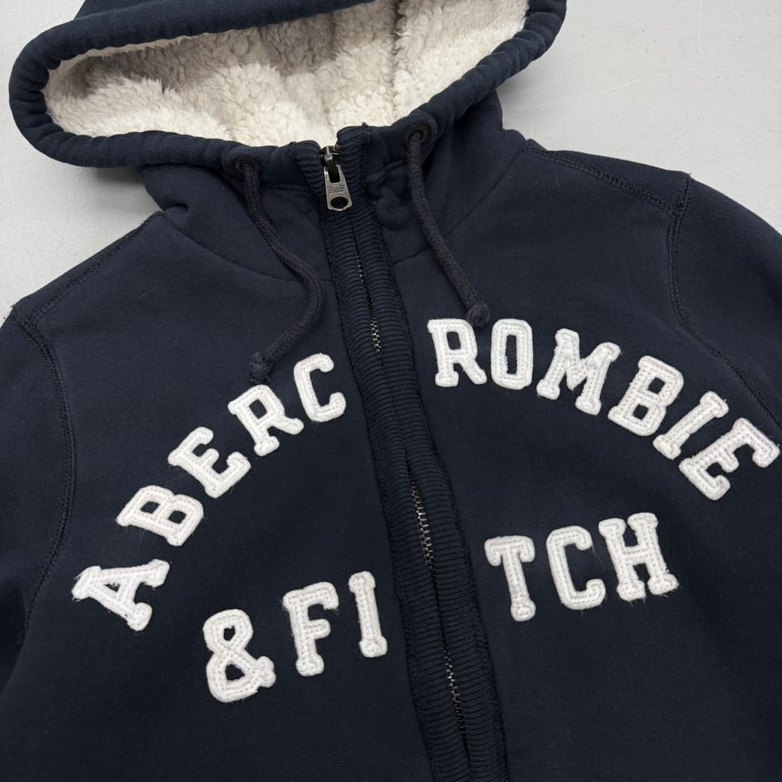 아베크롬비 Y2K 퍼 아치로고 후드집업 상품이미지3