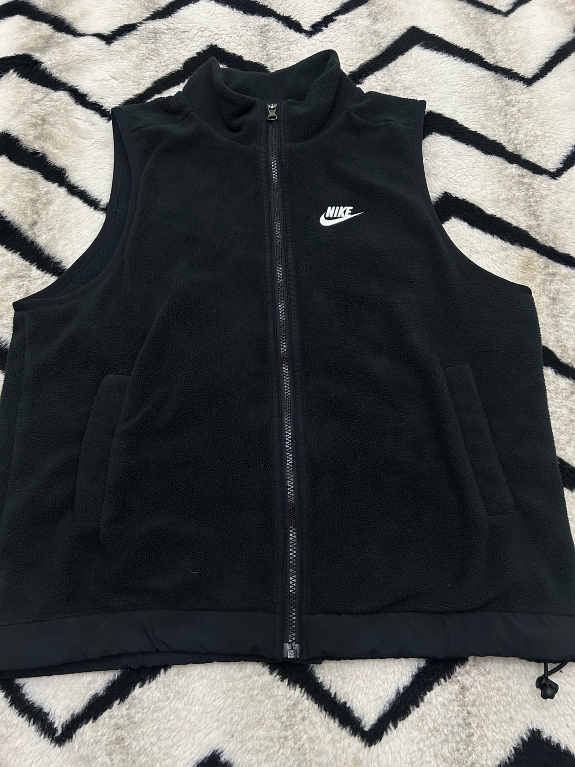 [M]나이키 빅로고 플리스 베스트/블랙 상품이미지3