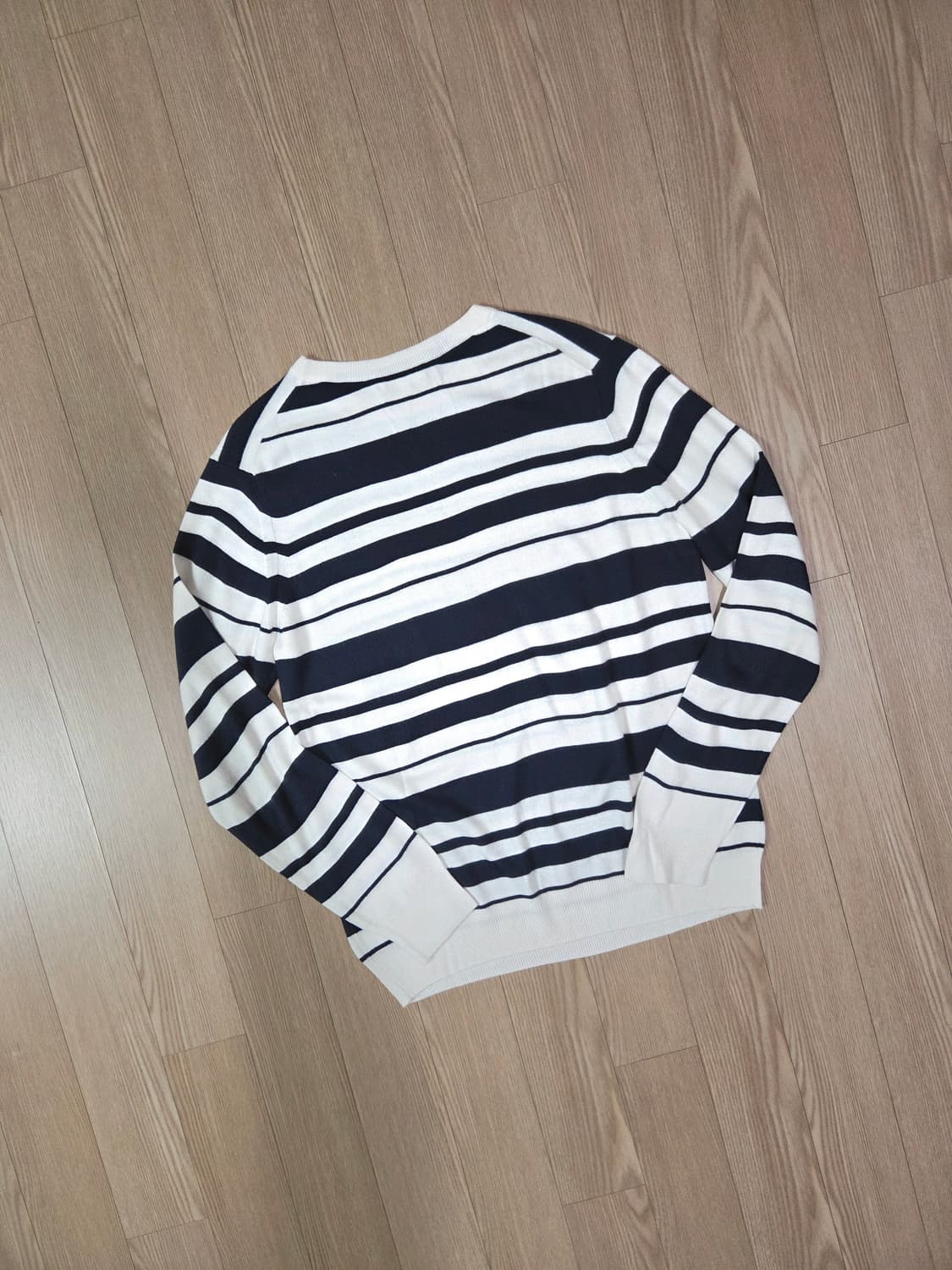 뷰티앤유스 스트라이프 패턴 라운드 니트 상품이미지4