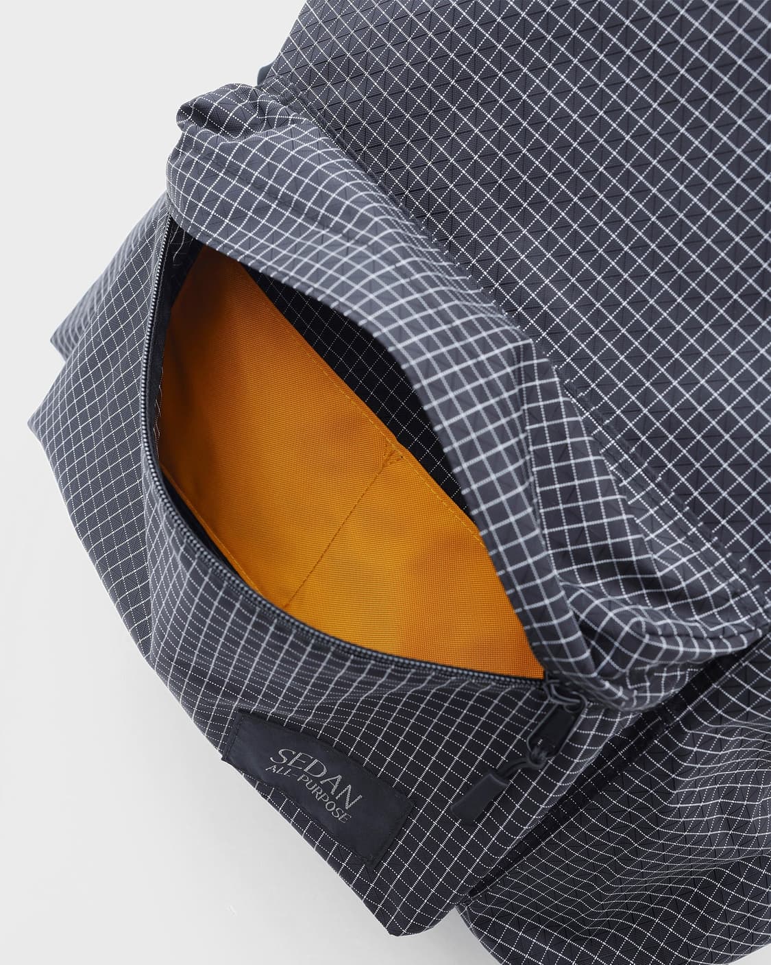 [FREE] 세단올퍼포즈 그리드 백팩 챠콜​ 상품이미지3