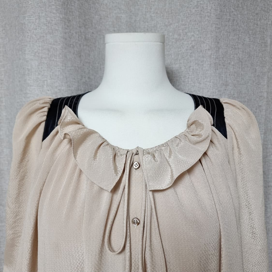 마쥬 maje 프릴카라 원피스 (55) 상태최상 상품이미지4