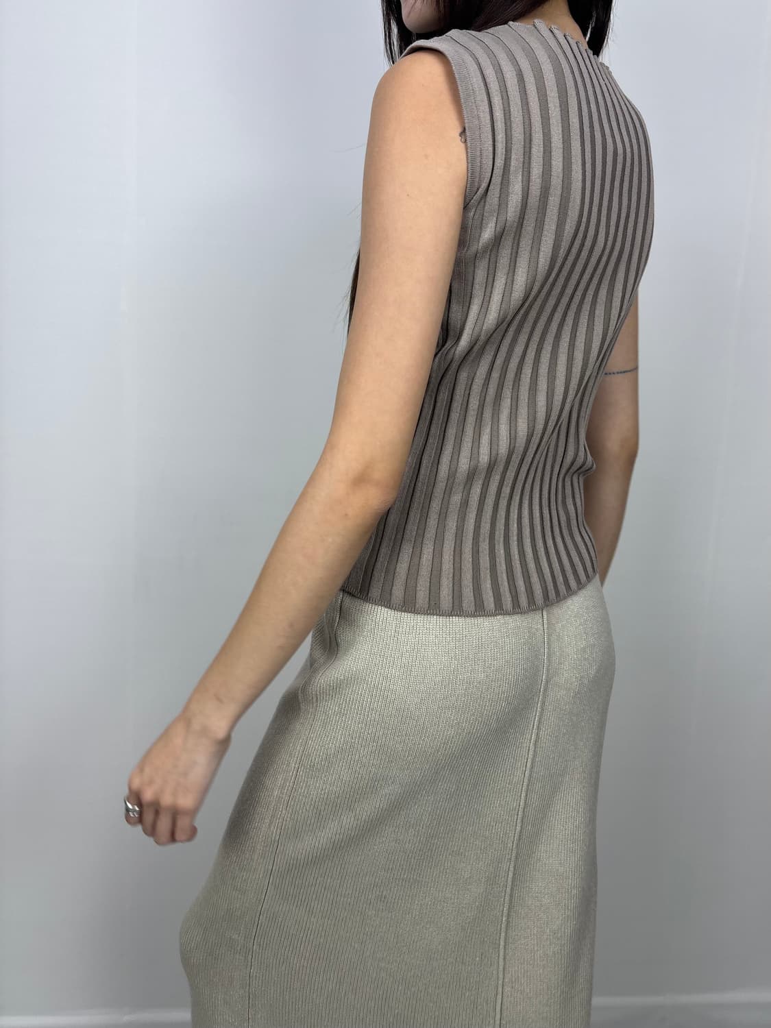 RIBBED KNIT SLEEVELESS 상품이미지6