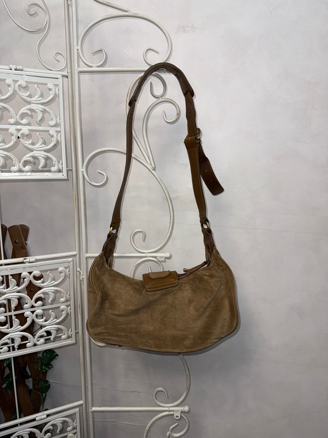 Bean pole ash beige western suede 숄더백 상품이미지5