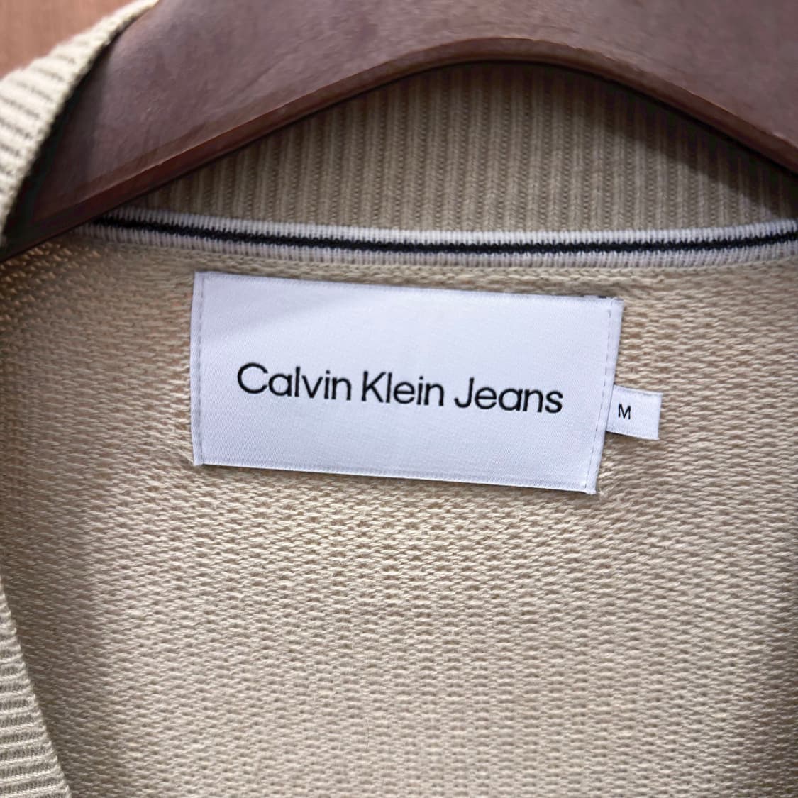 캘빈클라인 브이넥 코튼 가디건 리브 조직 톤온톤 버튼 디테일 베이지 상품이미지7