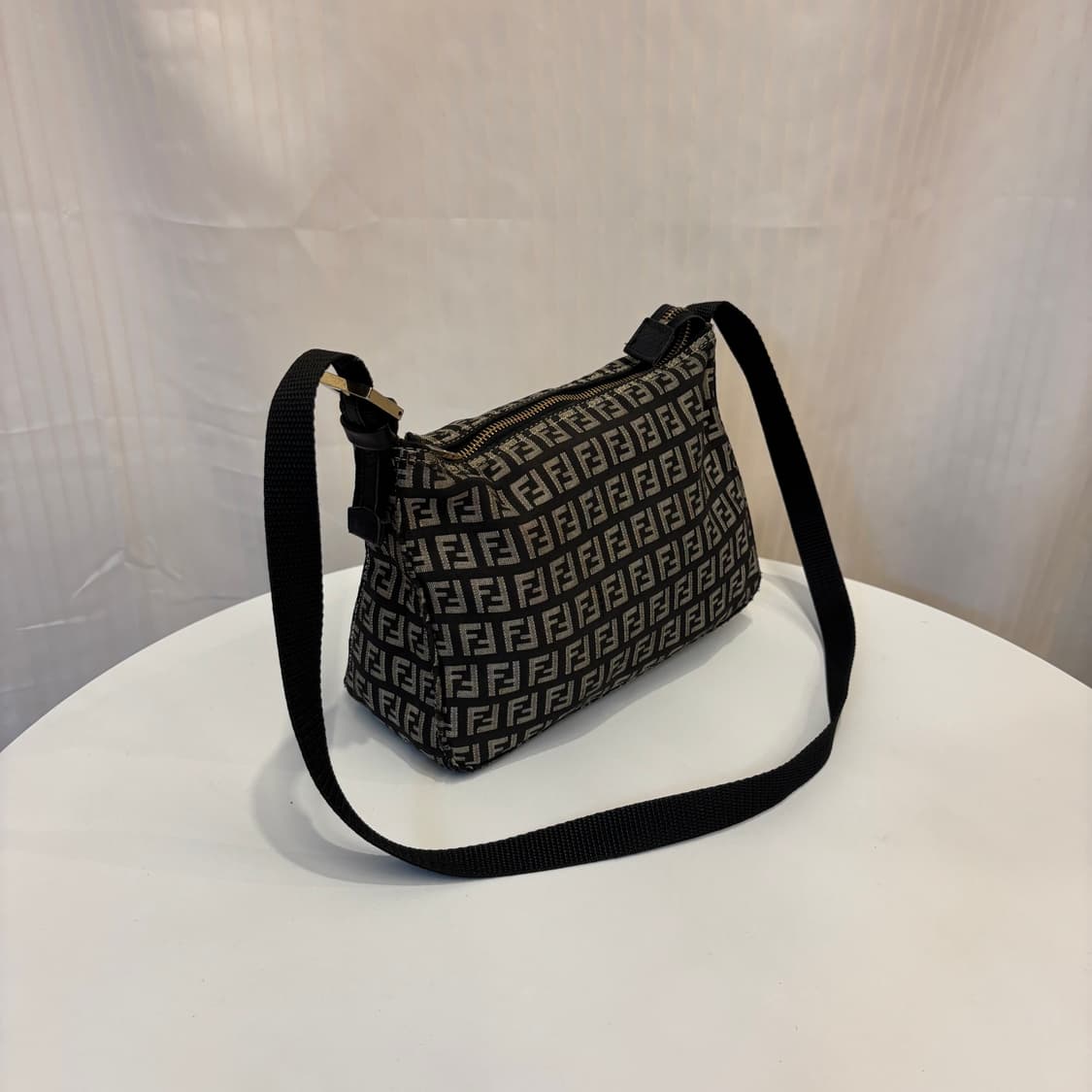 정품 펜디 주카 크로스백     상품이미지3