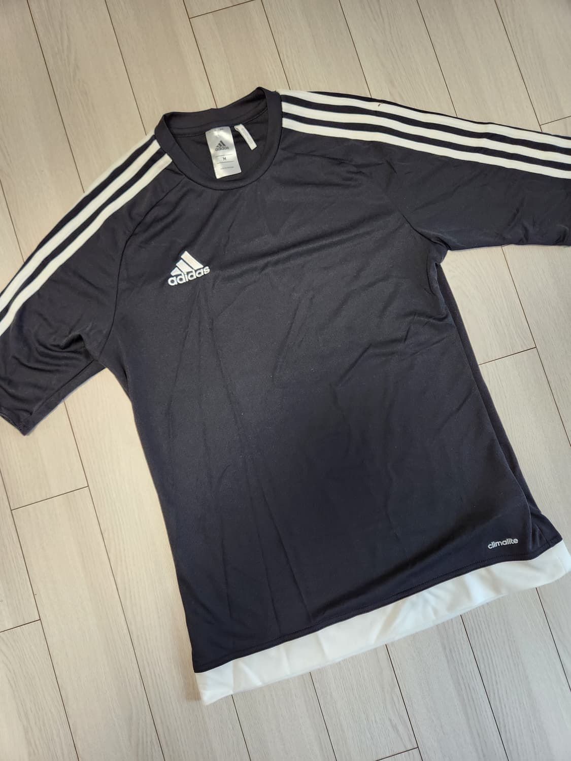 새상품급)아디다스 ESTRO 15 JSY 트레이닝 기능성 반팔티 M

오 상품이미지1