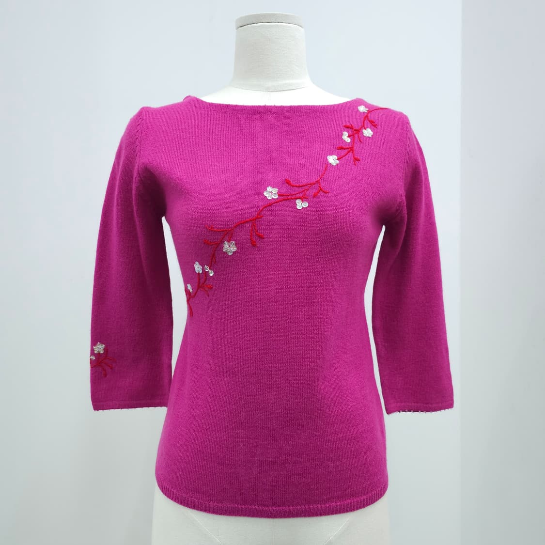 울 핫핑크 플라워 사선 자수 7부 니트 상품이미지1