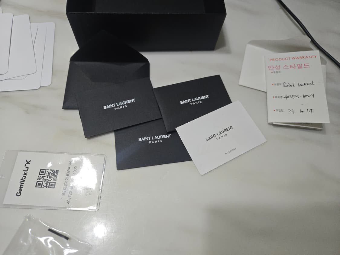 입생로랑 금장로고 반지갑 상품이미지8