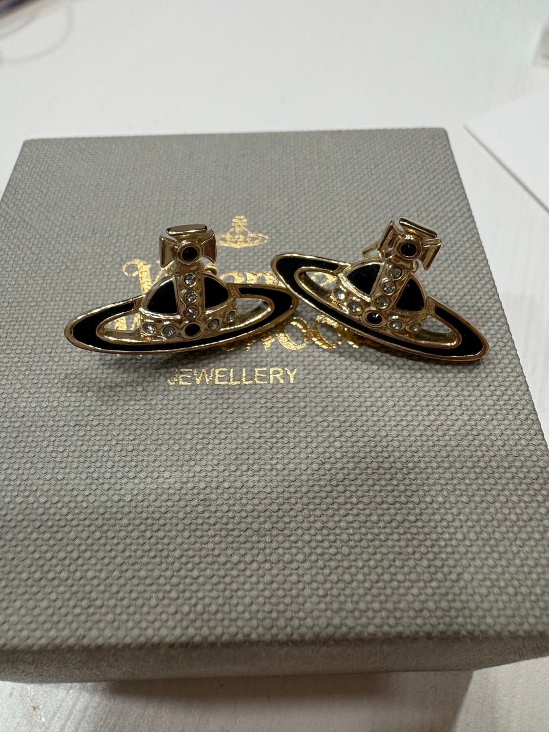 비비안웨스트우드 orb 블랙,골드 귀걸이 상품이미지2