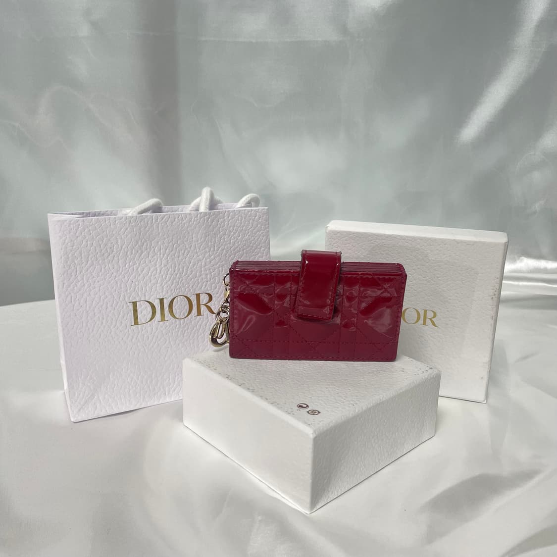디올 레이디 유광 페이던트 버건디 카드지갑 상품이미지1