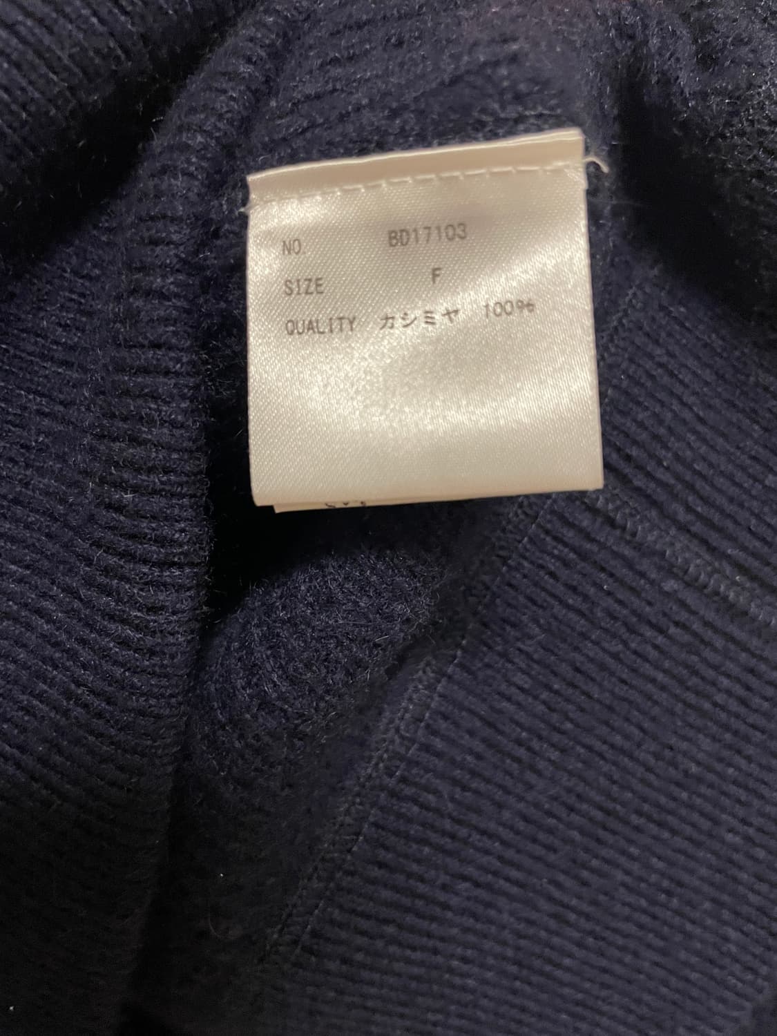 Bodhi graphpaper 캐시미어 와플 스웨터 네이비 상품이미지4