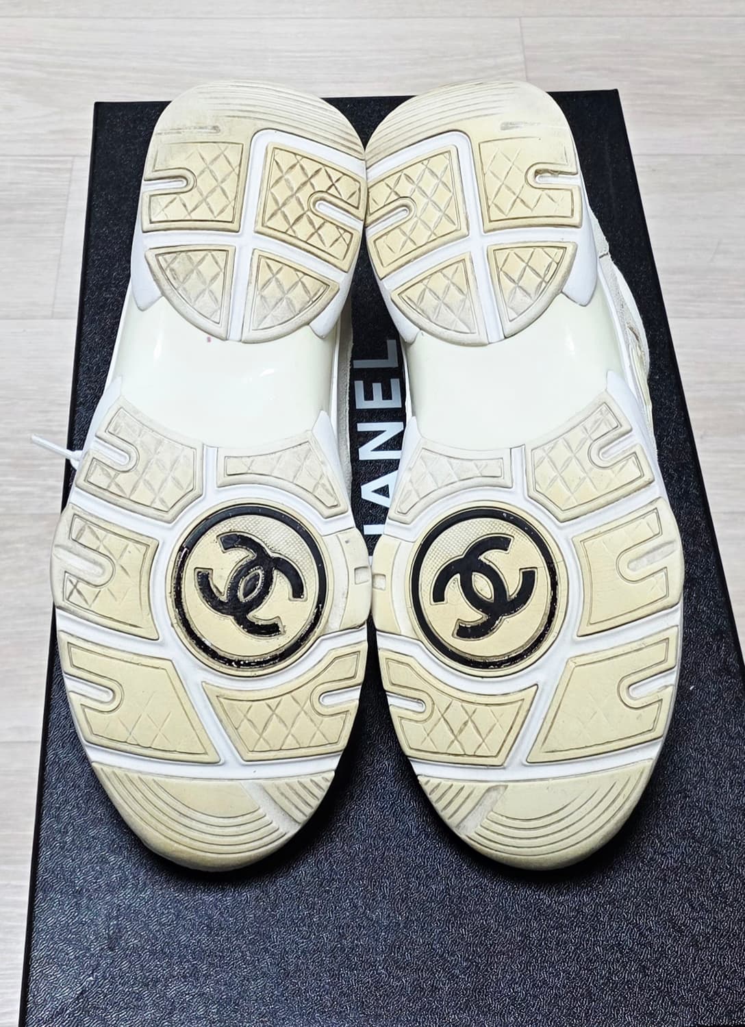 아이보리  샤넬 스니커즈 37 정품  상품이미지4