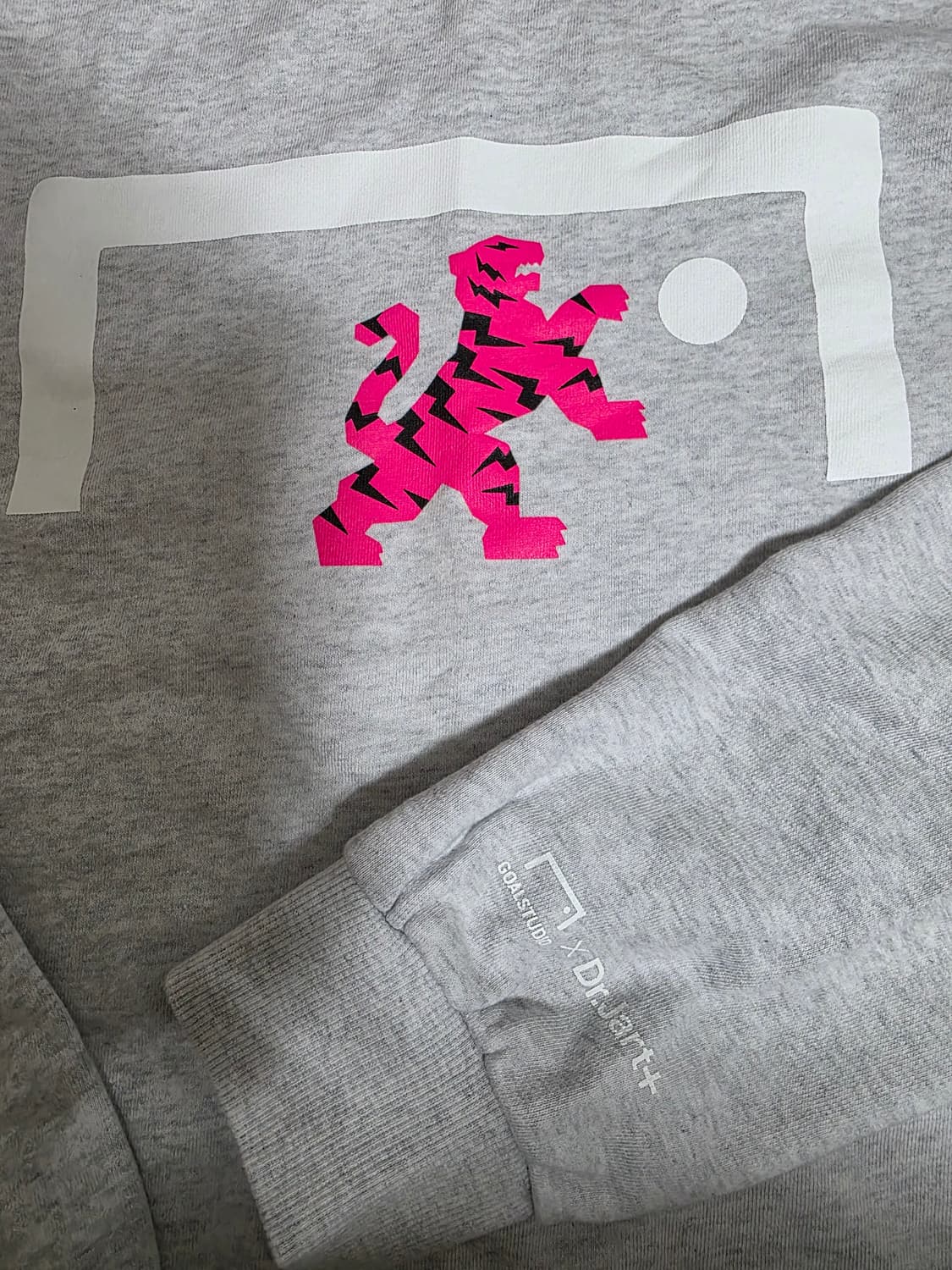 골스튜디오x닥터자르트 시카페어 핑크타이거 맨투맨 L 상품이미지4