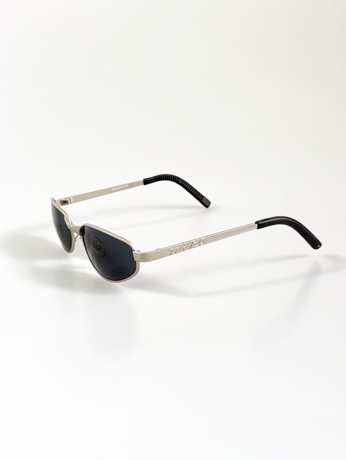 나이키 실버 메탈릭 오벌 프레임 빈티지 선글라스 상품이미지3