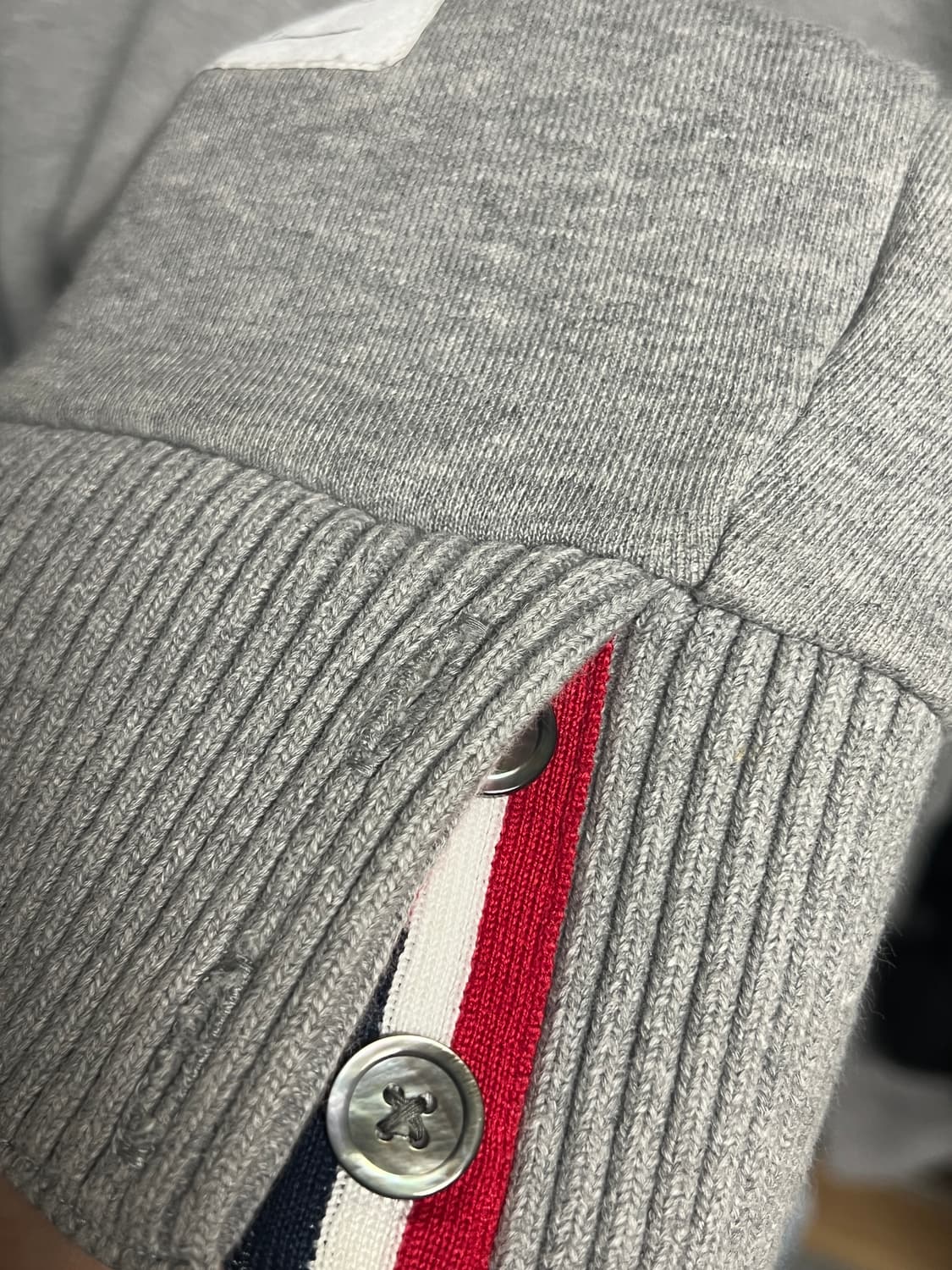 (백화점판) 톰브라운 사선완장 맨투맨 그레이 4사이즈 상품이미지3