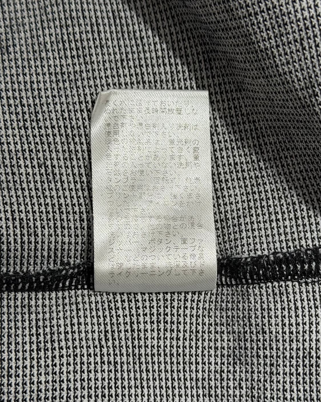 꾸레쥬 블랙화이트 하트 프린팅 하프집업 티셔츠 상품이미지9