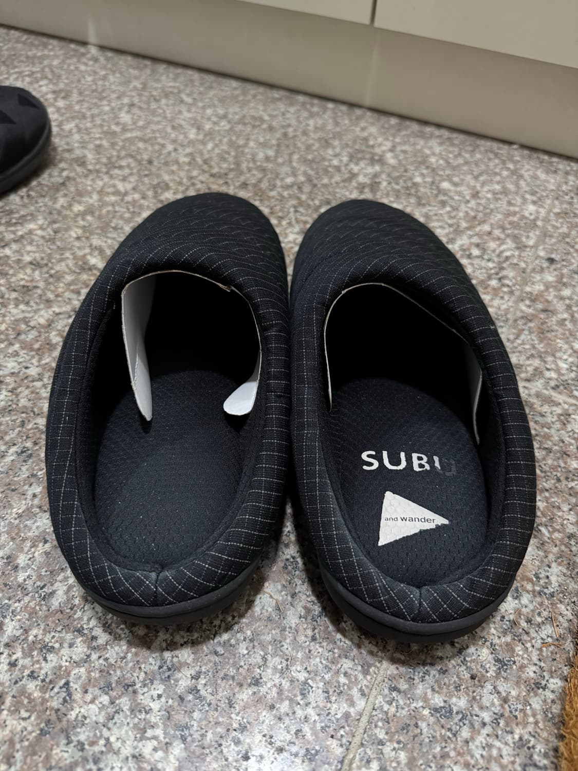 [3, 285~295] 앤드원더 스부 리플렉티브 립 퍼머넌트 샌들 블랙 상품이미지4