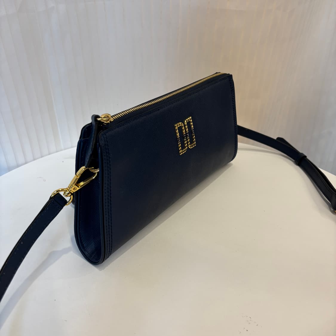 닥스 DD 금장 크로스백     상품이미지4