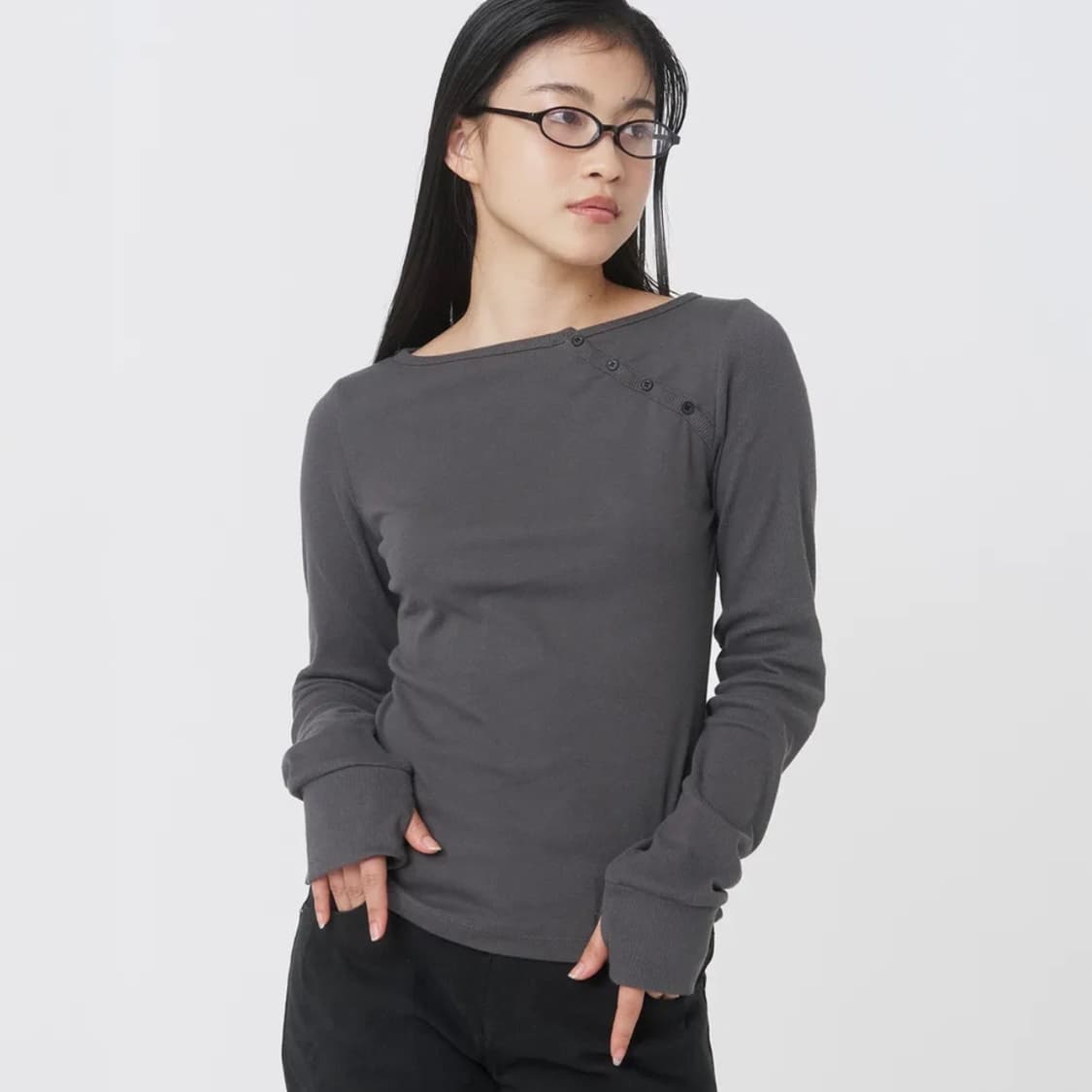 미세키서울 버튼 롱슬리브 티셔츠 차콜 1 상품이미지1